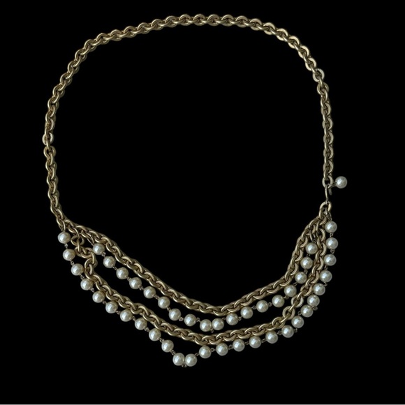 Classic Gold Multi-Strand belt with Intricate Metalwork and pearl detail - Picture 2 of 7